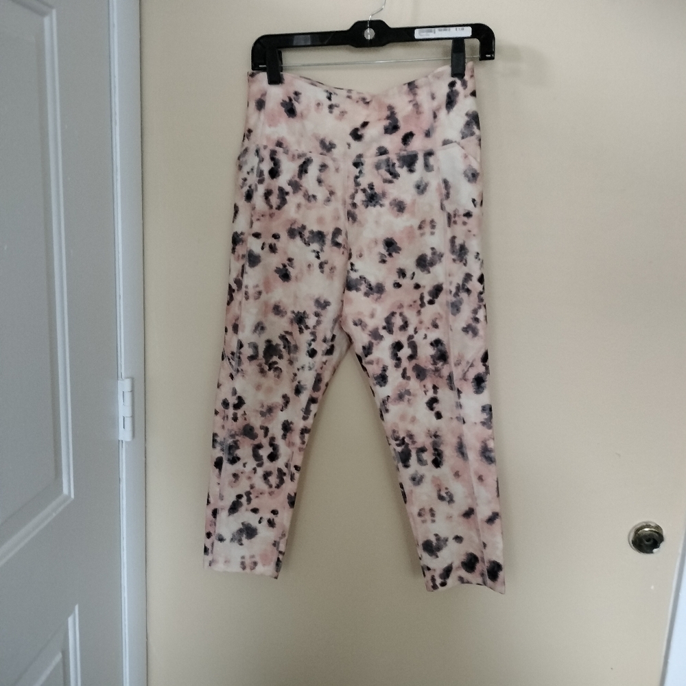 Marika Carson Leopard  cheetah Print Capri Leggings size L workout gym